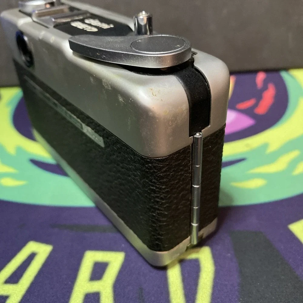 Vintage Canon Demi EE17 35mm Silver Half Frame Film Camera Nice B2